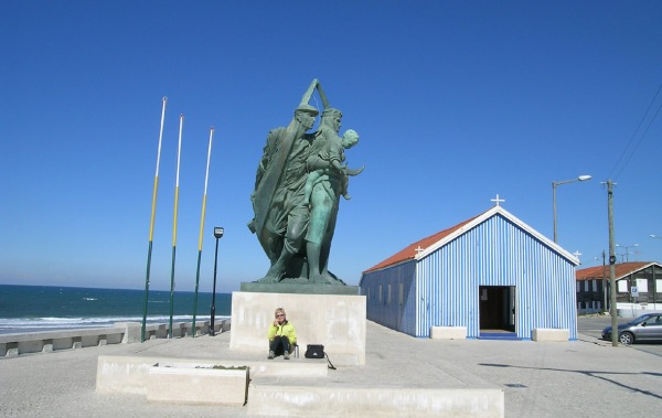 Statue (and windbreak) at Praia da Mira - on a beautiful February day